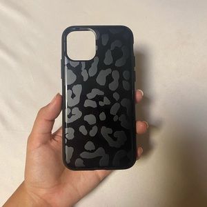 Black cheetah print phone case